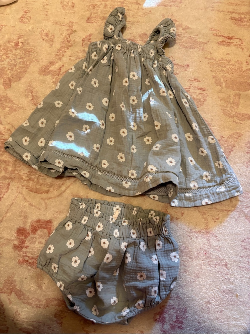 Quincy Mae Floral Two-Piece Set in Sage Green